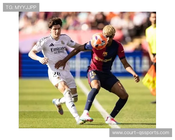 踢足球时充满亢奋激情的球星们如何激发赛场能量并带动全队士气